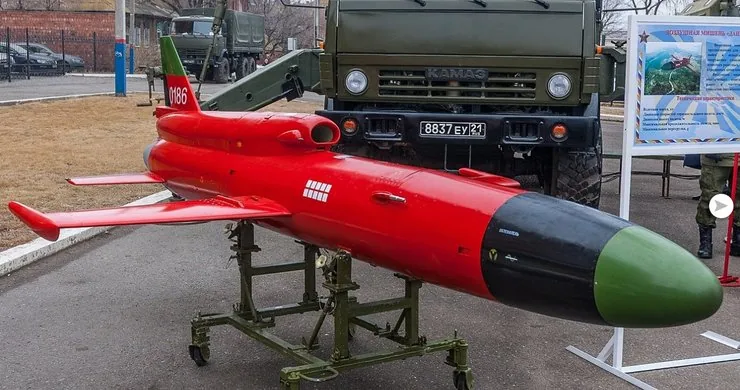 Червона мішень «Дань» на пусковому возику, виставка