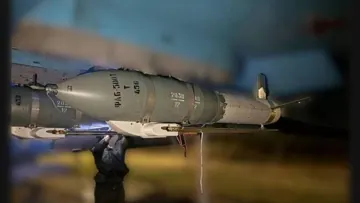 УМПК-ПД під крилом Су-34, трубчастий відсік двигуна