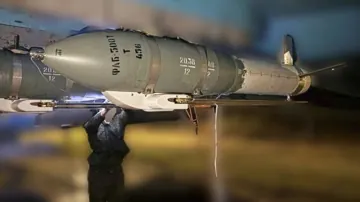 ФАБ-500Т з УМПК під крилом носія