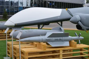 Макет КАБ-100 на стенді біля БпЛА «Сириус»