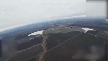 Дрон у польоті очима перехоплювача (FPV)
