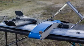 Два Привет-82 (синій) на пусковій катапульті