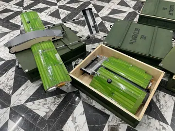 Зелені Привет-82 з транспортними ящиками