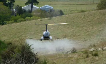 Безпілотний R22-UV у польоті над полем