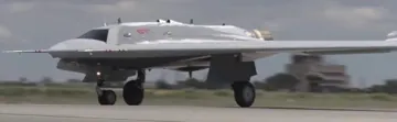 С-70 «Охотник» рулить після посадки (борт 71)