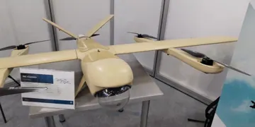 «Стрепет» збоку: крило, VTOL-балки, EO/IR-куля