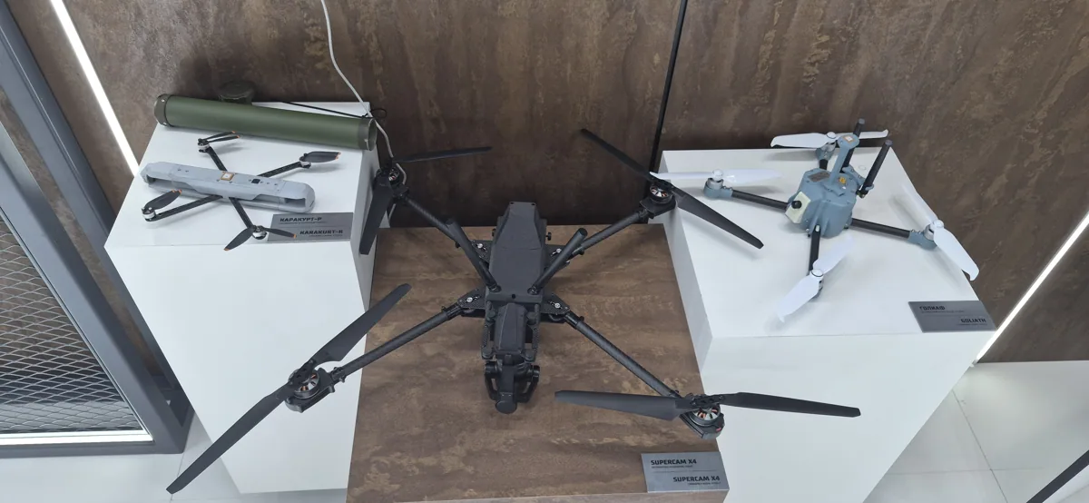 Supercam X4 поряд із Каракуртом і Голіафом