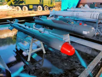 К08Б поряд з КАБ-250ЛГ