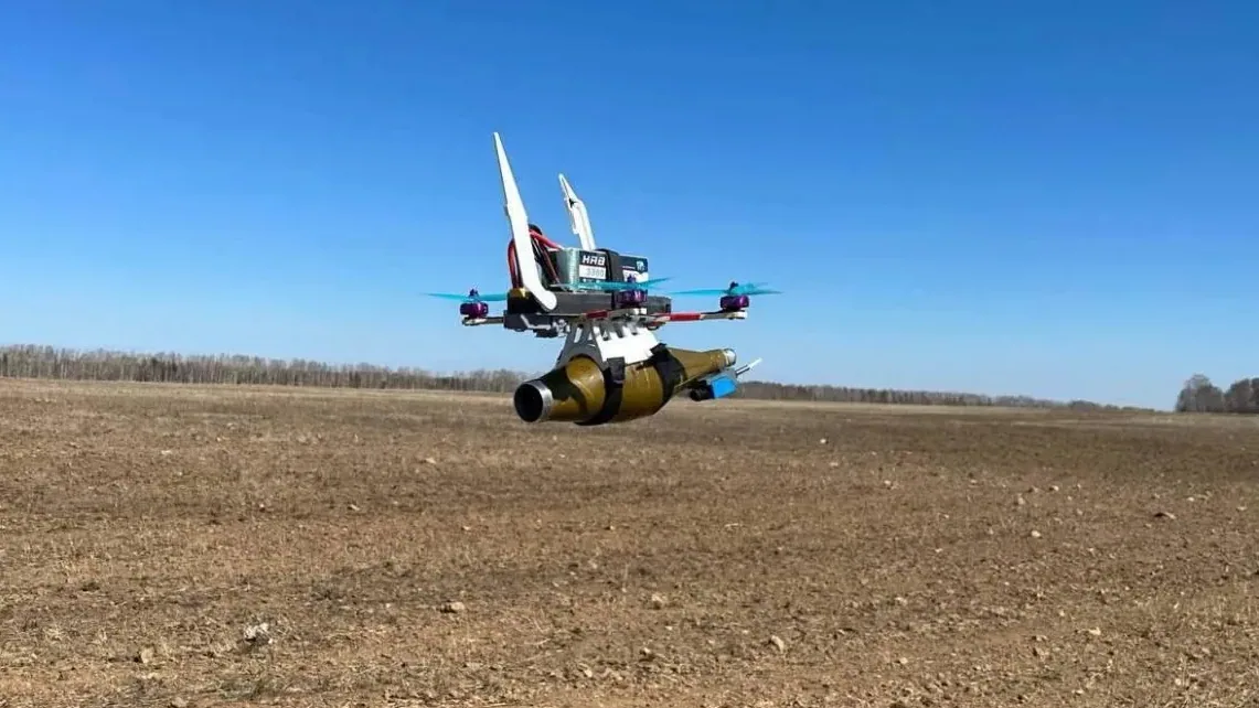 FPV-дрон «Упир» у польоті з боєприпасом
